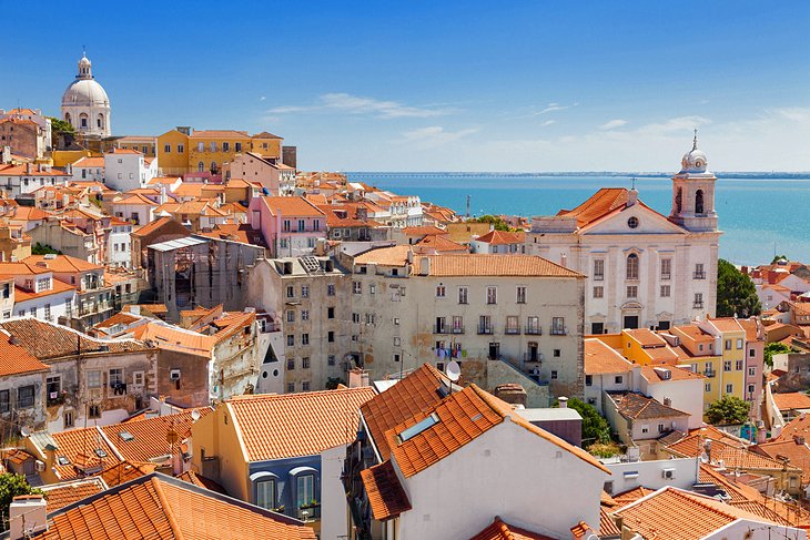 Lisbon's Old Quarter: 11 Top Attractions, Tours & Nearby Hotels | PlanetWare