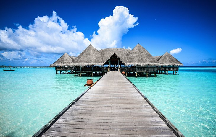 10 Uniquely Shaped Islands