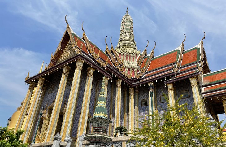 القصر الكبير أو جراند بالاس، أحد أهم المعالم المزارات السياحية في بانكوك، تايلاند