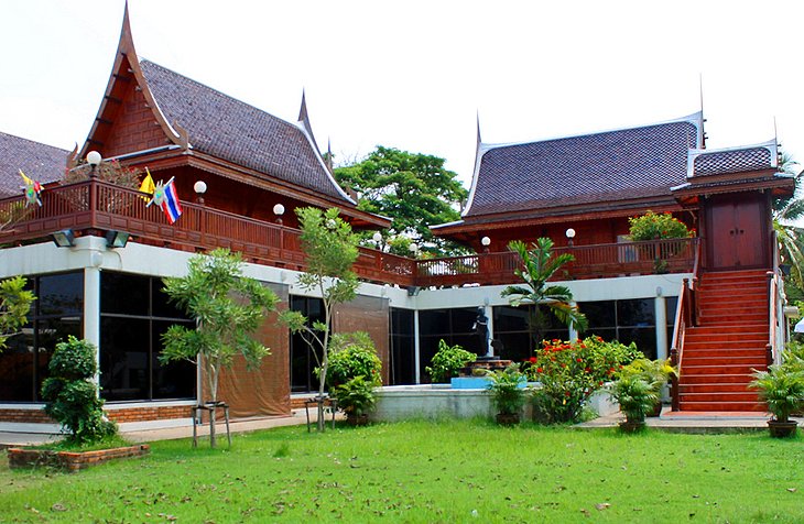Chao Sam Phraya National Museum