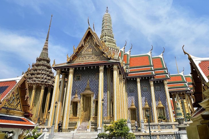 Explorando el Gran Palacio de Bangkok: una timonel para visitantes