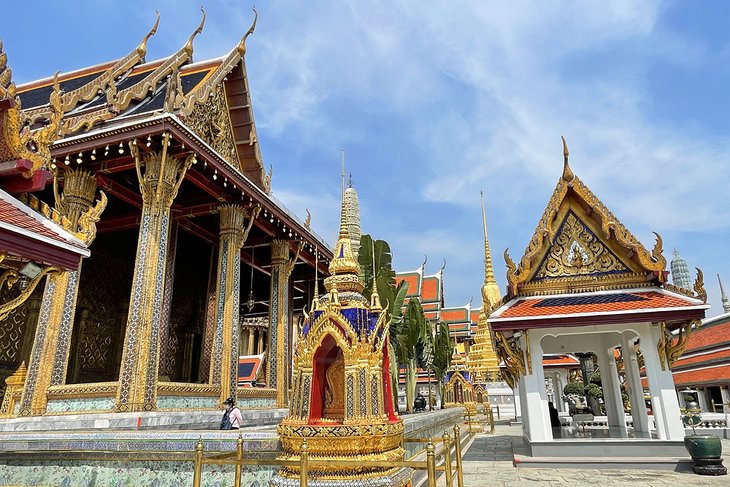 Explorando el Gran Palacio de Bangkok: una timonel para visitantes