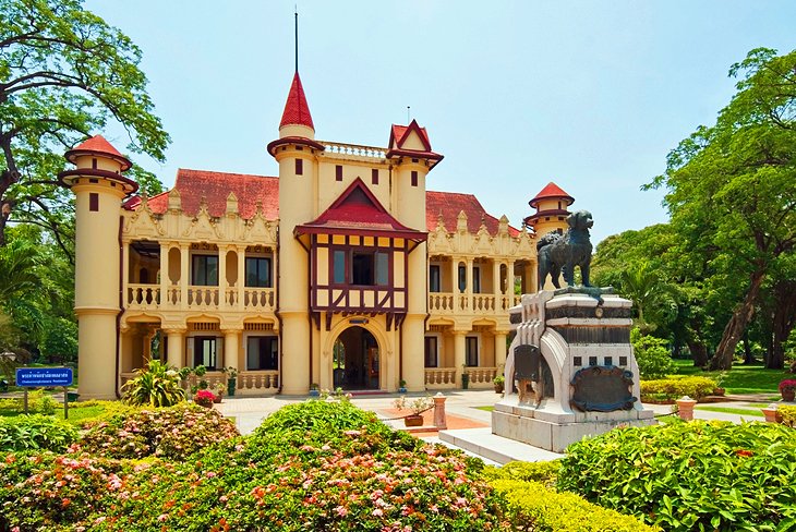 Sanam Chan Palace