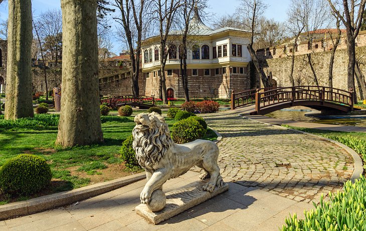 Lion statue at Gülhane Park