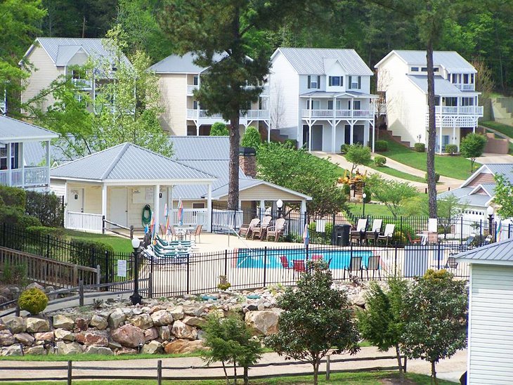 Photo Source: Chesnut Bay Resort