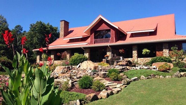Photo Source: Hilltop Manor Bed and Breakfast