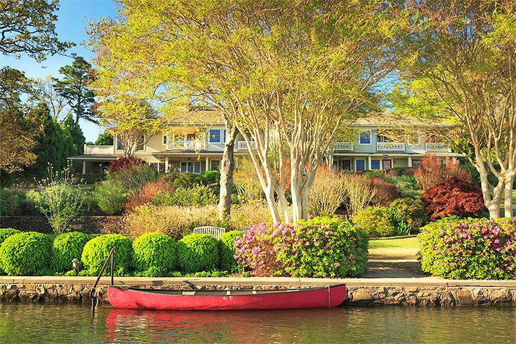 Photo Source: Lookout Point Lakeside Inn