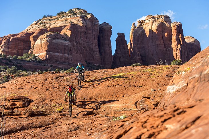 Mountain biking on Hiline Trail