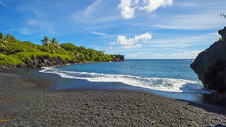 Waianapanapa Black Sand Beach