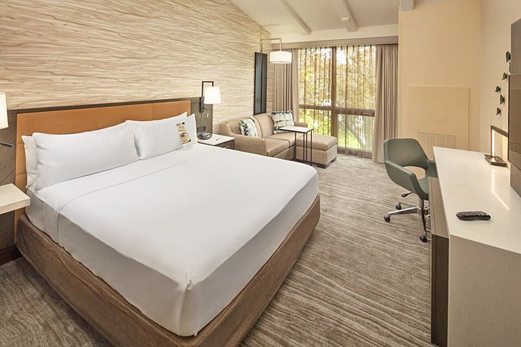 Photo Source: Lincolnshire Marriott Resort