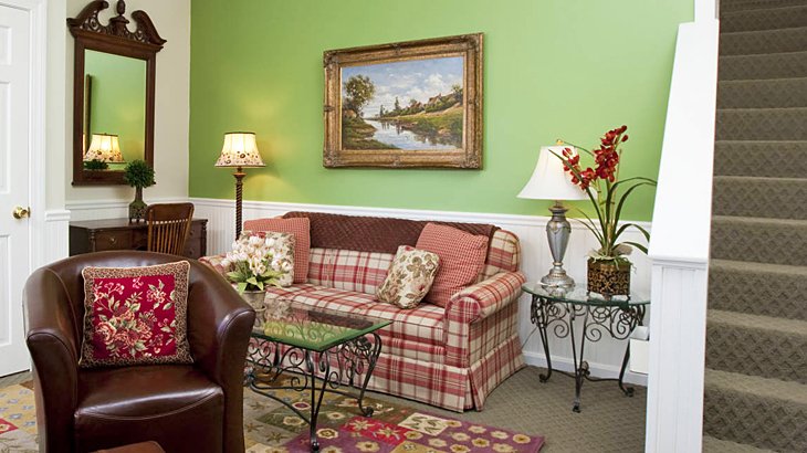 Photo Source: Hartstone Inn & Hideaway