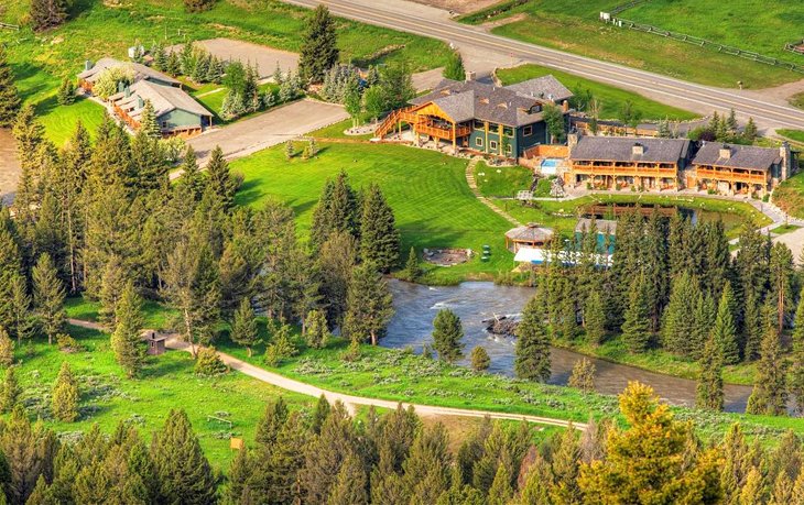Photo Source: Rainbow Ranch Lodge