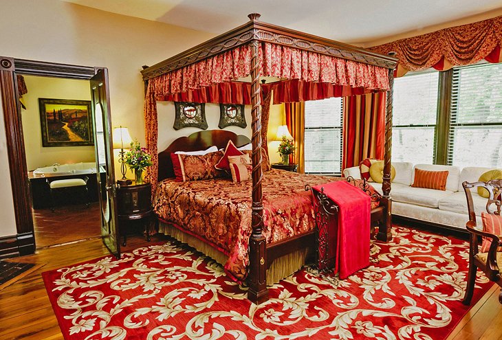 Photo Source: Biltmore Village Inn Bed & Breakfast