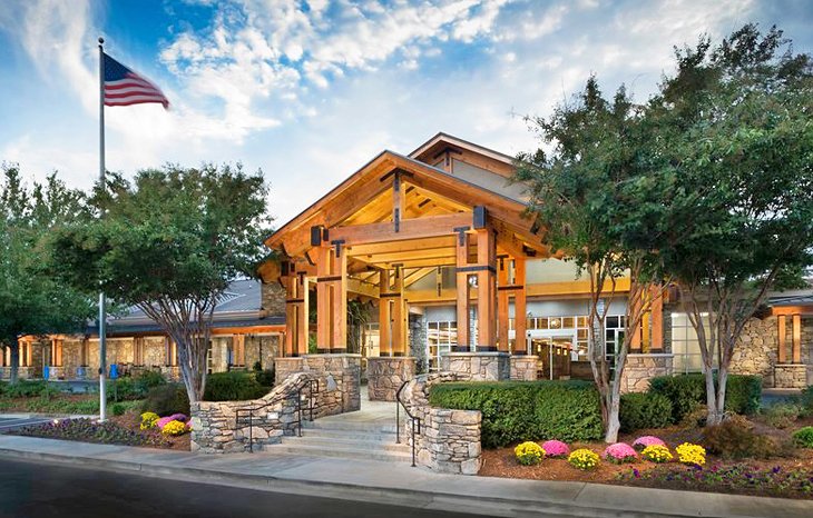 Photo Source: Crowne Plaza Hotels & Resorts Asheville, an IHG Hotel