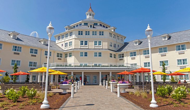 Photo Source: Hotel Breakers at Cedar Point