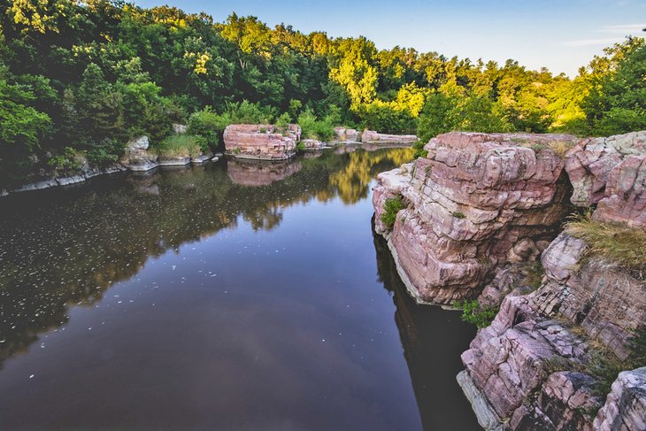 Split Rock Creek and pink Quartzite rock formations.