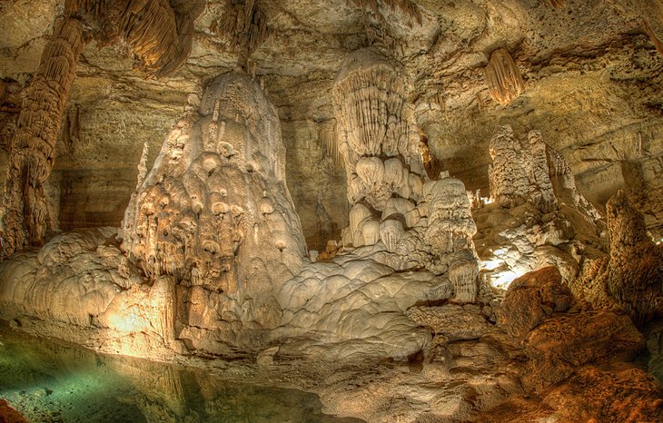 Natural Bridge Caverns