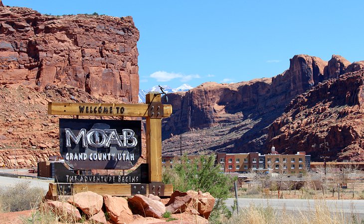 Welcome to Moab sign