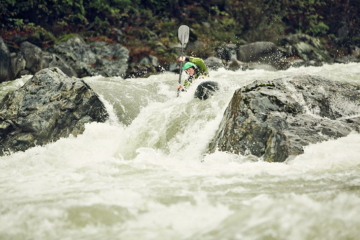 9 aventuras de rafting y kayak en aguas bravas mejor calificadas en Washington