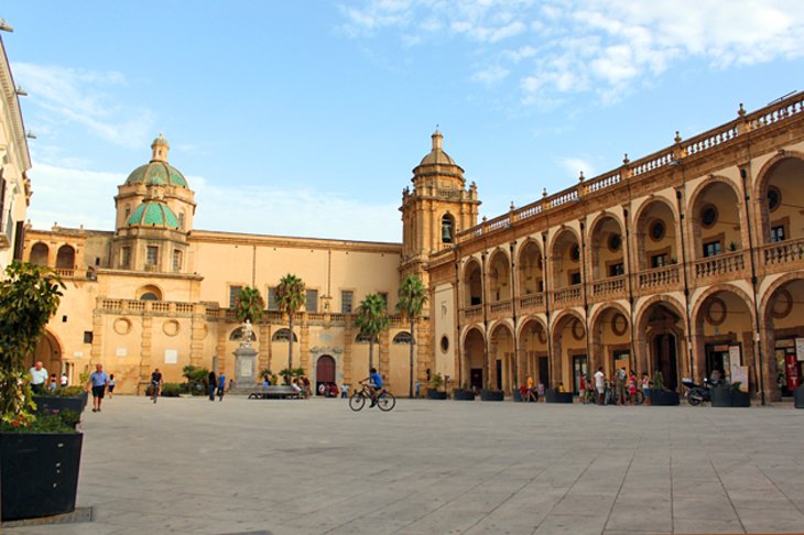 Santissimo Salvatore and Mazara del Vallo's Old Town