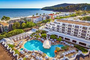 12 Best Resorts on the Sunshine Coast
