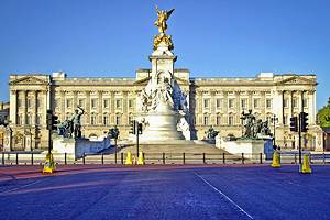 Visiting Buckingham Palace: 10 Best Things to See & Do