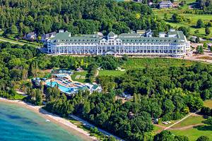 12 Best Resorts on Lake Michigan, MI