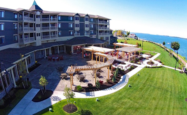 1000 Islands Harbor Hotel