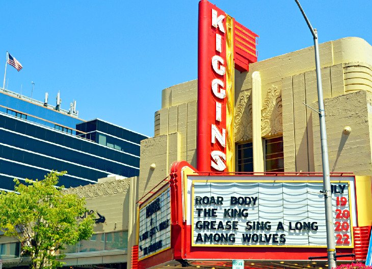 Kiggins Theatre marquee
