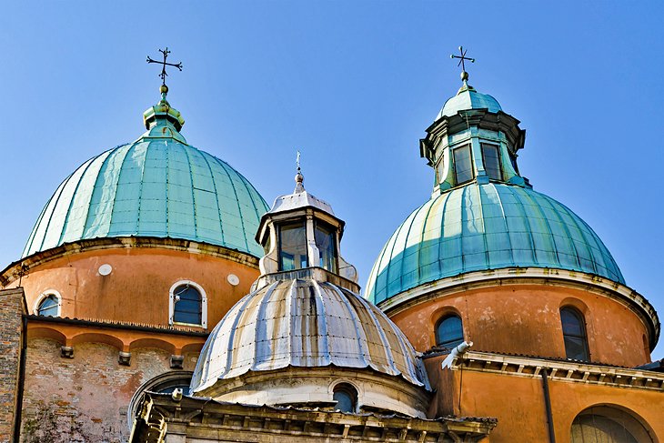 Adresele bisericilor din Italia