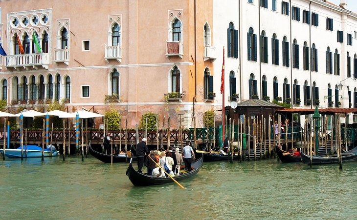 Let's Visit Must-See Destinations Along The Grand Canal In Venice - Part 4 - Traghetti