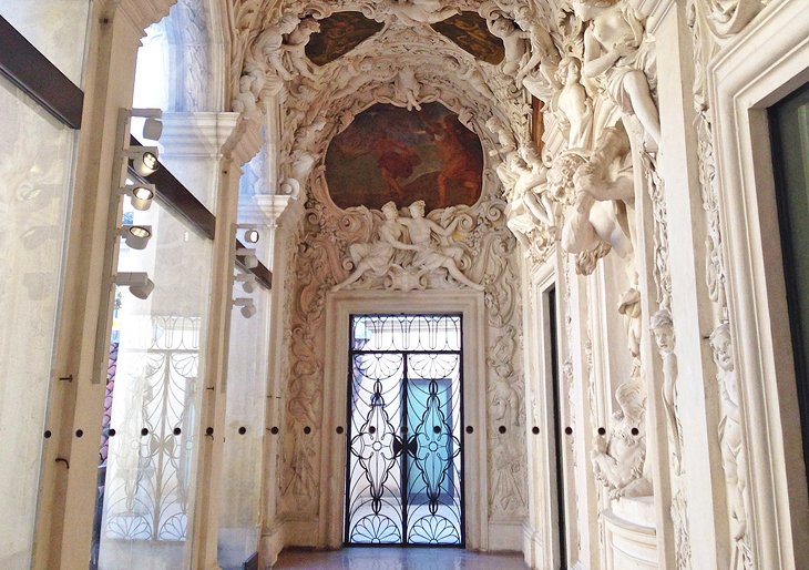 Hallway, Palazzo Leoni Montanari
