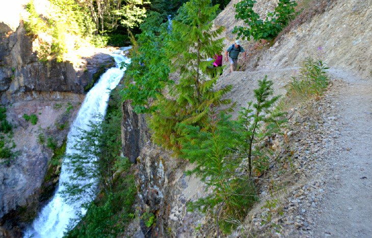 Hiking on the Lava Canyon's third trail