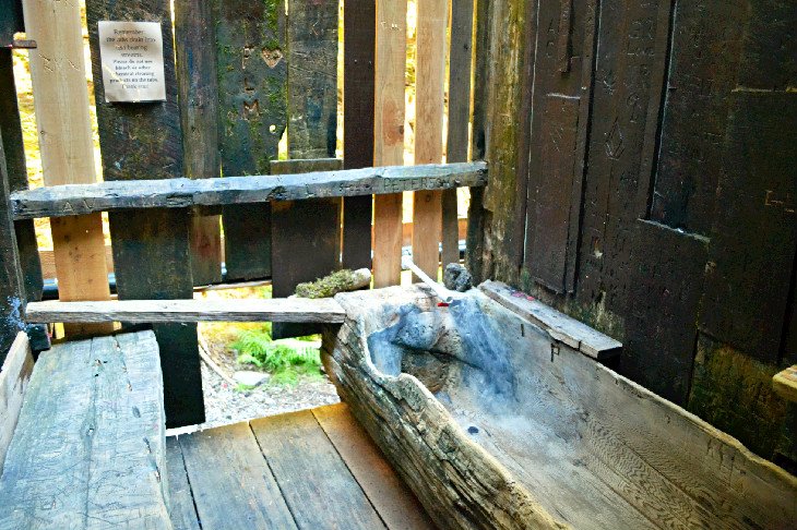 Cedar tub in private soaking stall