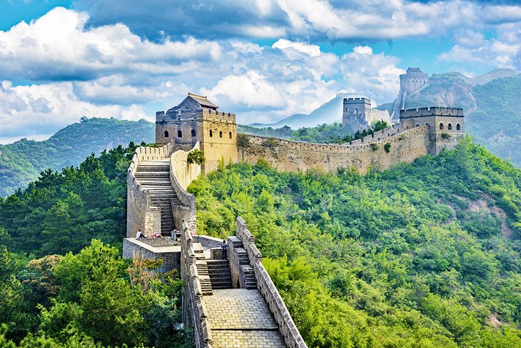 what are 2 tourist attractions in china