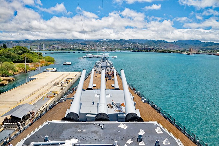 Vue depuis le pont supérieur du Missouri Battleship à Pearl Harbor