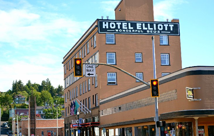 Hotel Elliott in downtown Astoria