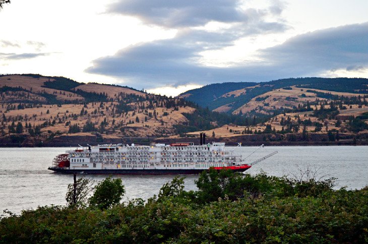 Steamboat on the Columbia River