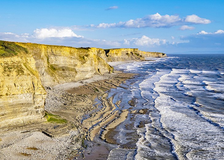 Cliffs at Dunraven Bay