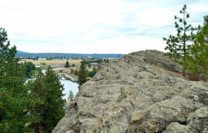 Basalt outcropping at John H. Shields Park