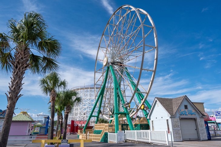 Grande roue dans un parc d'attractions de Myrtle Beach
