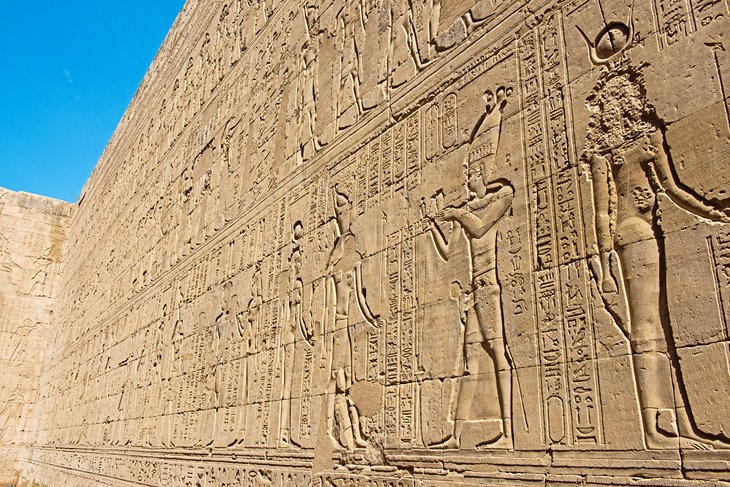 Explorando el magnífico templo de Horus de Edfu