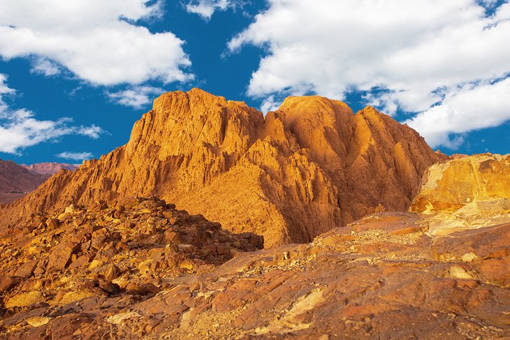 جبل سيناء من أهم المزارات السياحية التي يقصدها السياح في مدينة شرم الشيخ
