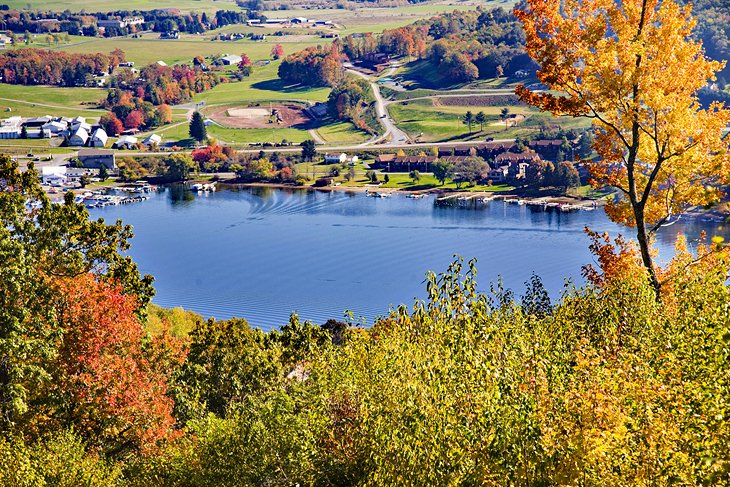 Fall colors at Deep Creek Lake