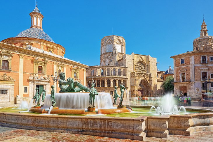 Turia Fountain on the Square of the Virgin Saint Mary