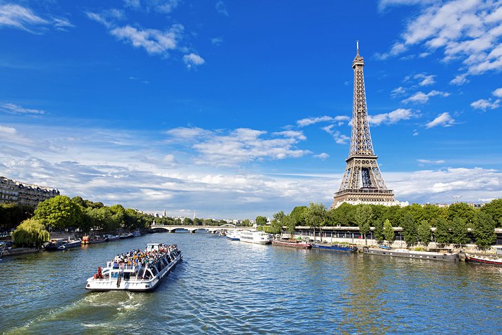 River cruise along the Seine