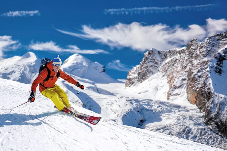 Sunny skiing in Colorado