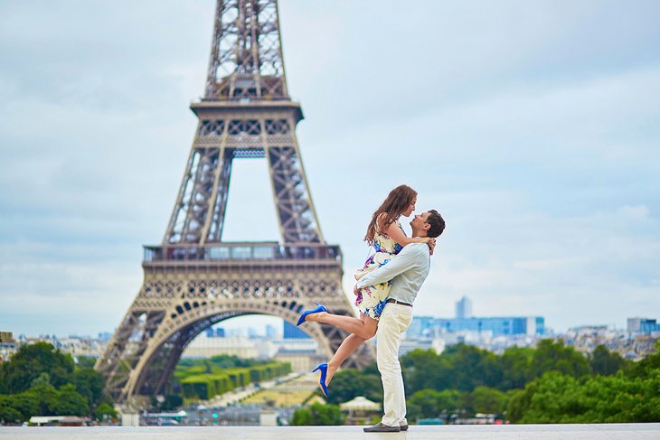 Couple in front of the Eiffel Tower