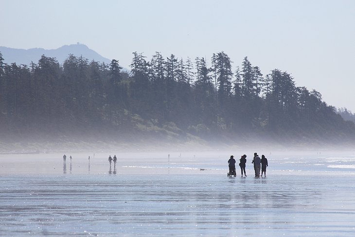 canada-british-colombia-attractions-tofino-beach-and-people.jpg