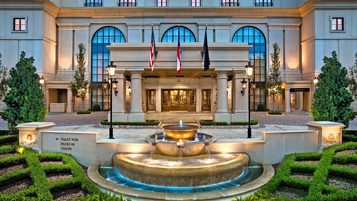 Stay in Luxury Hotels in Atlanta with Jacuzzi Now! 1